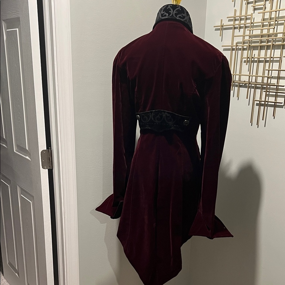 Luxurious Velvet Women's Blazer in Deep Burgundy - Picture 6 of 10
